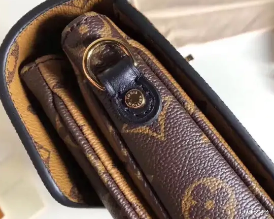 POCHETTE Vuitton METIS Louis 0322